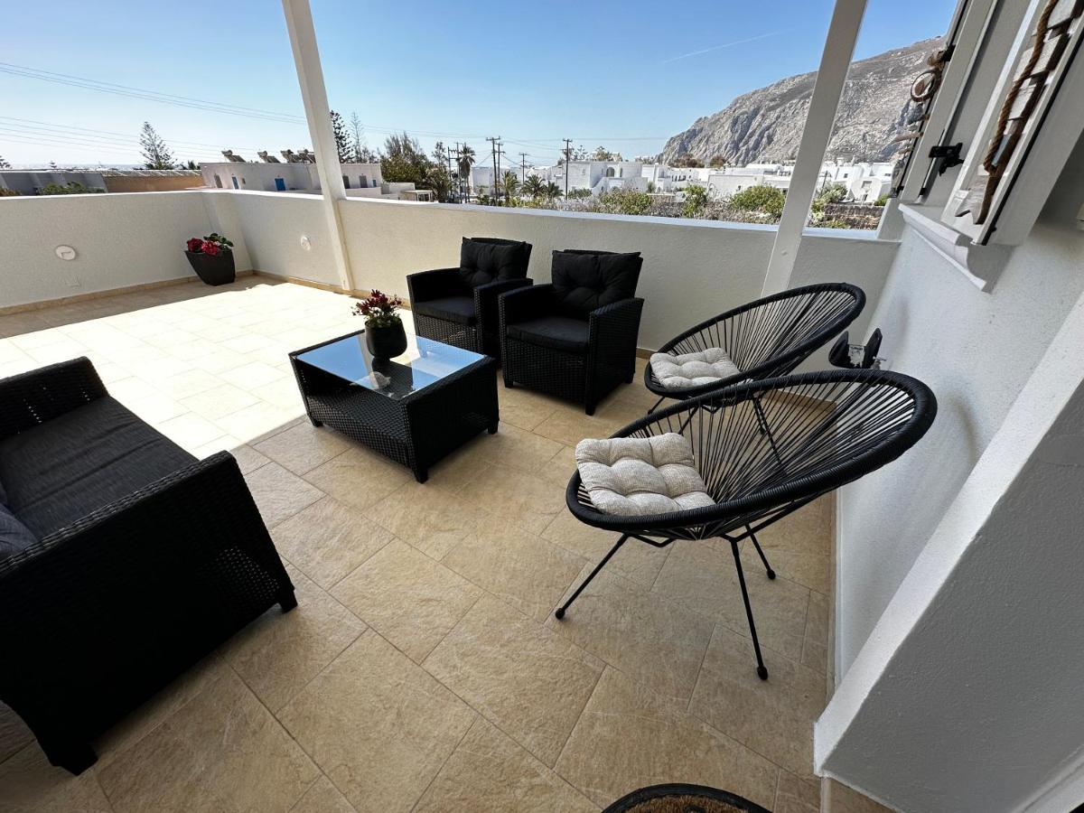 Veldi Art - Kamari Beach Apartment Fira  Exterior foto