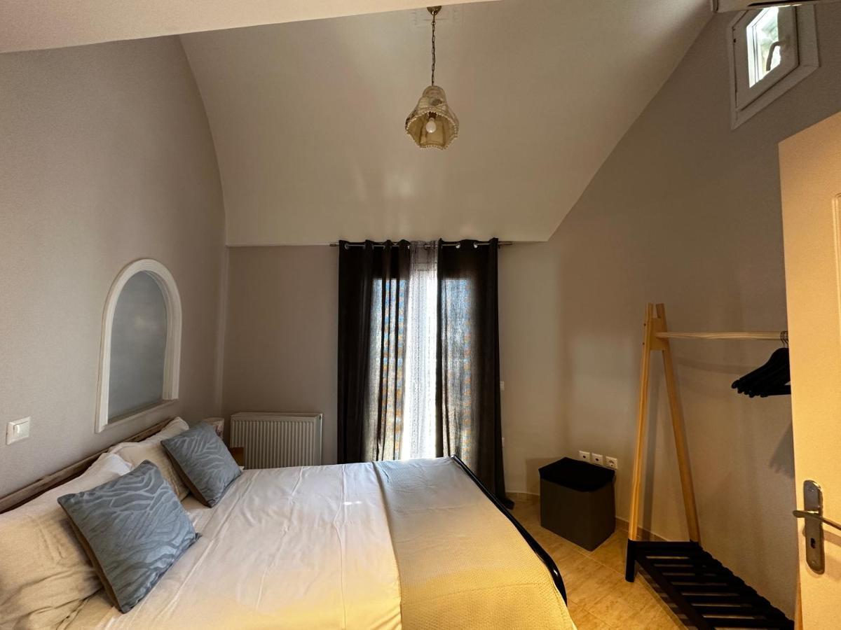 Veldi Art - Kamari Beach Apartment Fira  Exterior foto