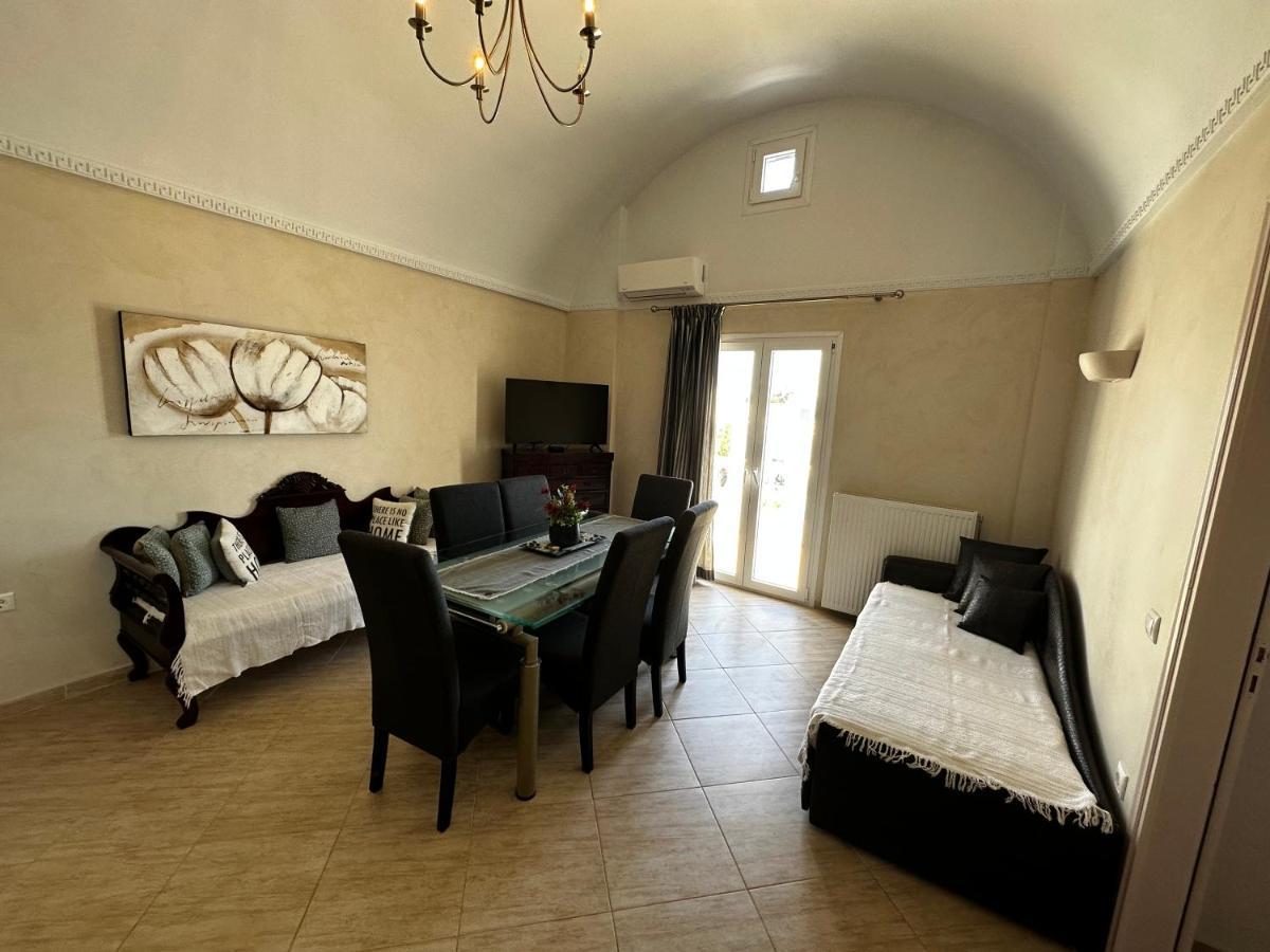 Veldi Art - Kamari Beach Apartment Fira  Exterior foto