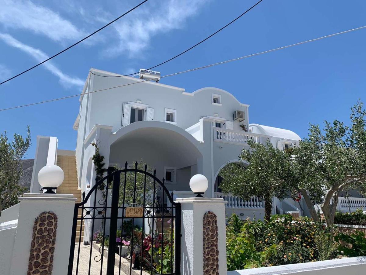Veldi Art - Kamari Beach Apartment Fira  Exterior foto