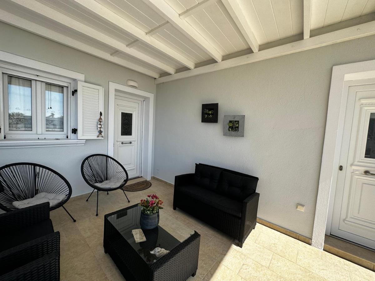 Veldi Art - Kamari Beach Apartment Fira  Exterior foto