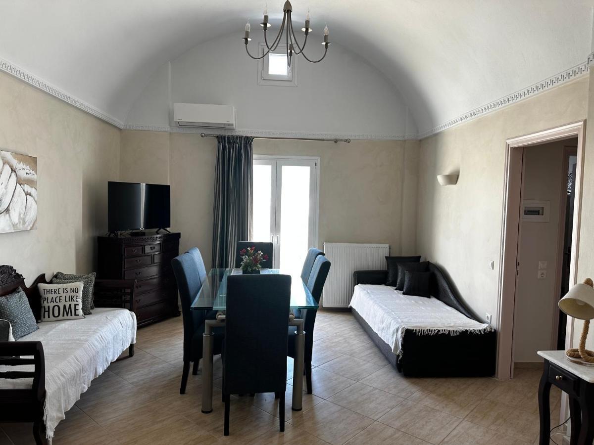 Veldi Art - Kamari Beach Apartment Fira  Exterior foto