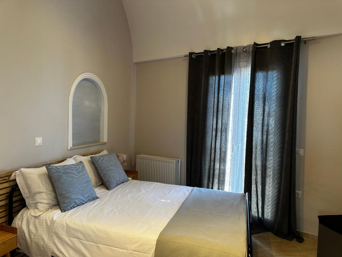 Veldi Art - Kamari Beach Apartment Fira  Exterior foto